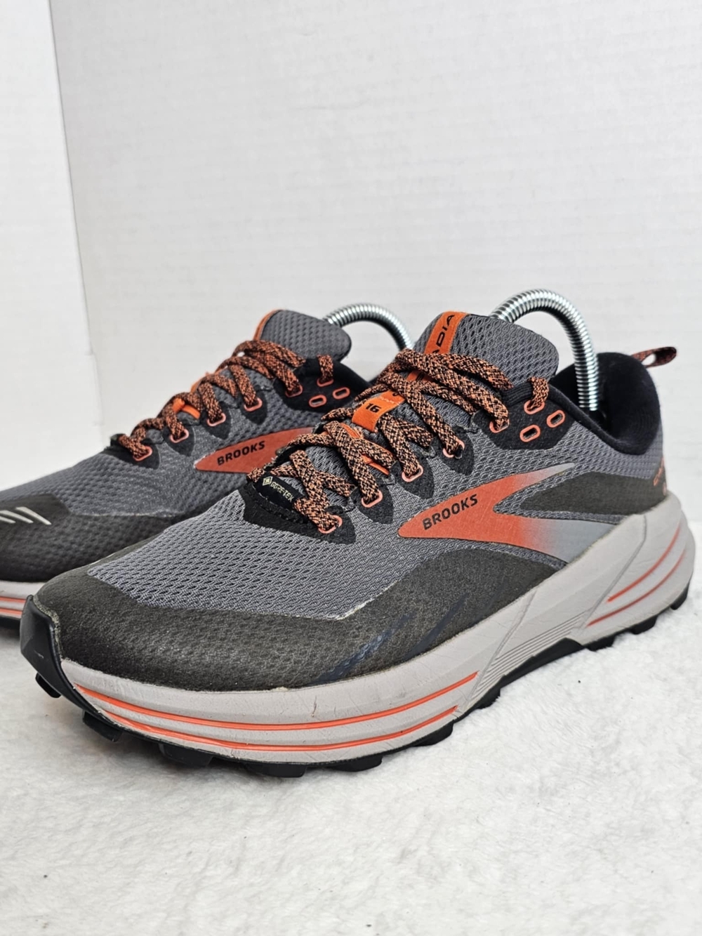 🖤Brooks Cascadia 16 GTX Mens 7.5 Gray Orange Hiking Running Shoes Sneakers